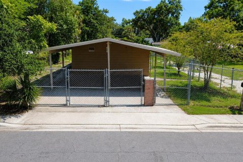 Commercial property in Sarasota, Florida 4 bedrooms, 148.55 sq.m. № 2283800