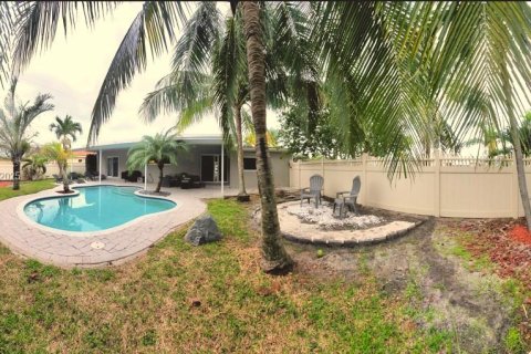 House in Oakland Park, Florida 4 bedrooms, 190.45 sq.m. № 1891706 - photo 3
