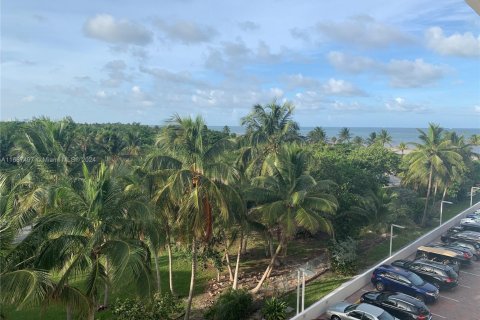 Condo in Key Biscayne, Florida, 2 bedrooms  № 1861418 - photo 26