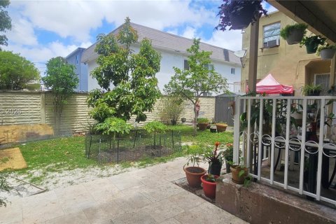 Immobilier commercial à vendre à Miami, Floride: 315.87 m2 № 2091337 - photo 4