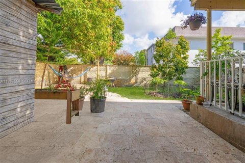 Immobilier commercial à vendre à Miami, Floride: 315.87 m2 № 2091337 - photo 3