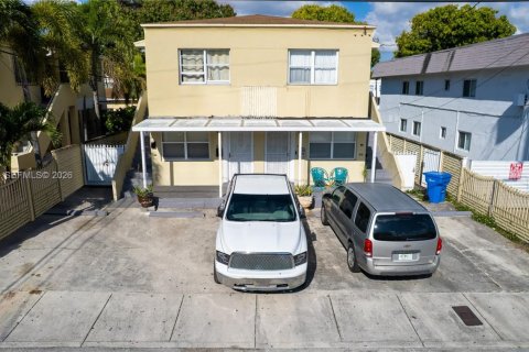 Immobilier commercial à vendre à Miami, Floride: 315.87 m2 № 2091337 - photo 2