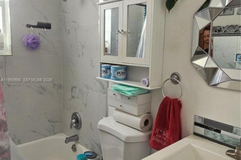 Immobilier commercial à vendre à Miami, Floride: 315.87 m2 № 2091337 - photo 8