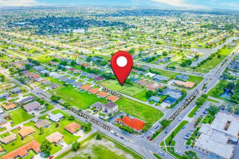 Propiedad comercial en venta en Cape Coral, Florida № 1812115 - foto 3