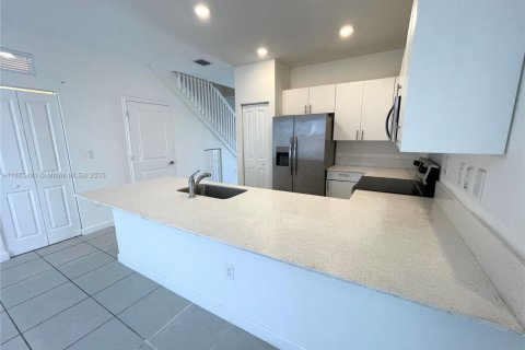 Casa en alquiler en Miami, Florida, 3 dormitorios, 129.41 m2 № 1980721 - foto 10