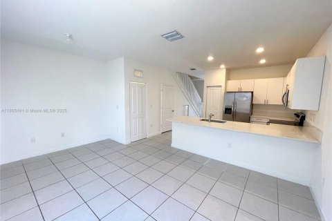 Casa en alquiler en Miami, Florida, 3 dormitorios, 129.41 m2 № 1980721 - foto 8