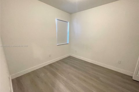 Casa en alquiler en Miami, Florida, 3 dormitorios, 129.41 m2 № 1980721 - foto 16