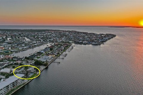 House in Punta Gorda, Florida 4 bedrooms, 309.55 sq.m. № 1636029 - photo 2