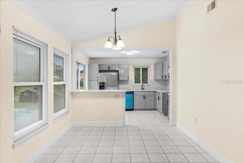 House in Orlando, Florida 4 bedrooms, 140.28 sq.m. № 2231424 - photo 9