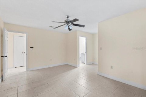 House in Orlando, Florida 4 bedrooms, 140.28 sq.m. № 2231424 - photo 13