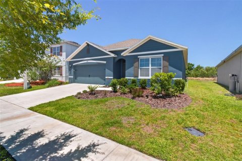 House in Lakeland, Florida 4 bedrooms, 169.83 sq.m. № 2215856 - photo 2