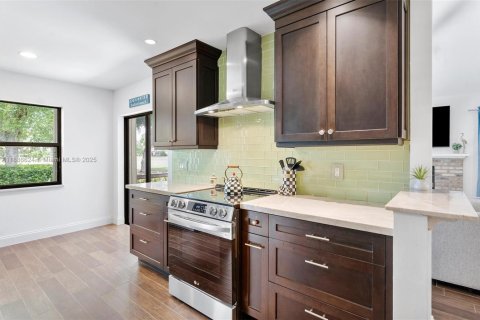 House in Palm Beach Gardens, Florida 3 bedrooms, 137.5 sq.m. № 1932778 - photo 10