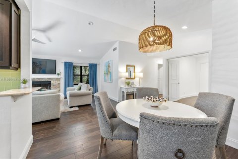 House in Palm Beach Gardens, Florida 3 bedrooms, 137.5 sq.m. № 1932778 - photo 7