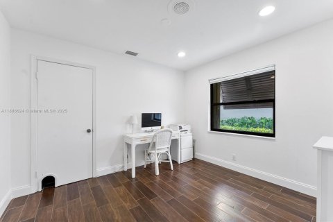 House in Palm Beach Gardens, Florida 3 bedrooms, 137.5 sq.m. № 1932778 - photo 26