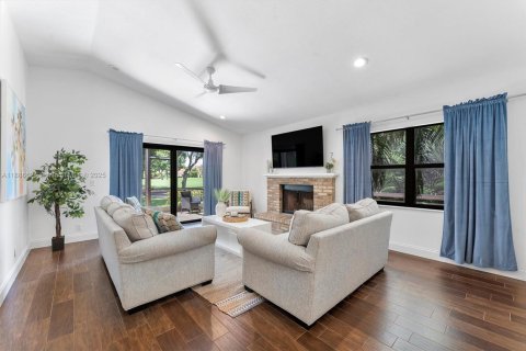 House in Palm Beach Gardens, Florida 3 bedrooms, 137.5 sq.m. № 1932778 - photo 3