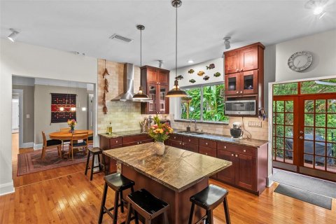 Casa en venta en Tampa, Florida, 4 dormitorios, 251.77 m2 № 2204045 - foto 16