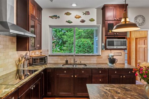Casa en venta en Tampa, Florida, 4 dormitorios, 251.77 m2 № 2204045 - foto 13