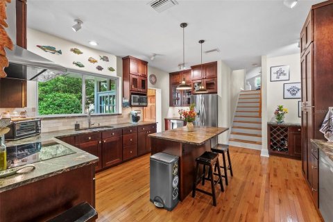 Casa en venta en Tampa, Florida, 4 dormitorios, 251.77 m2 № 2204045 - foto 6