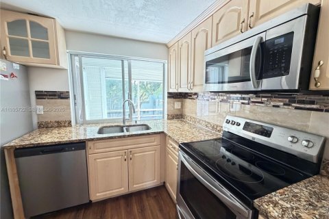 Copropriété à louer à Tamarac, Floride: 2 chambres, 88.26 m2 № 2063974 - photo 4