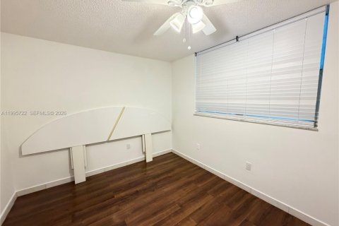 Copropriété à louer à Tamarac, Floride: 2 chambres, 88.26 m2 № 2063974 - photo 8