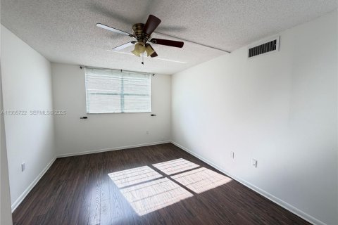 Copropriété à louer à Tamarac, Floride: 2 chambres, 88.26 m2 № 2063974 - photo 17