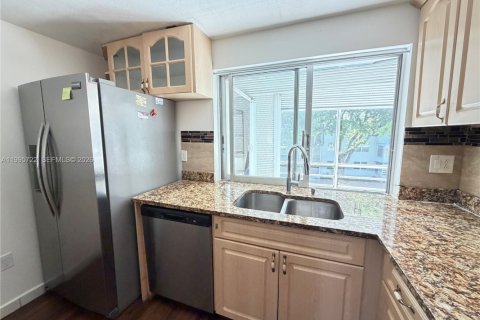 Copropriété à louer à Tamarac, Floride: 2 chambres, 88.26 m2 № 2063974 - photo 3