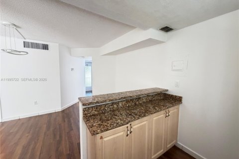 Copropriété à louer à Tamarac, Floride: 2 chambres, 88.26 m2 № 2063974 - photo 5