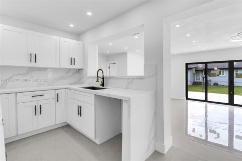 Купить виллу или дом в Майами, Флорида 4 спальни, 212.37м2, № 2089401 - фото 9