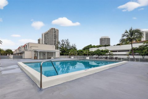 Condominio en venta en North Miami Beach, Florida, 2 dormitorios, 138.89 m2 № 1921092 - foto 27