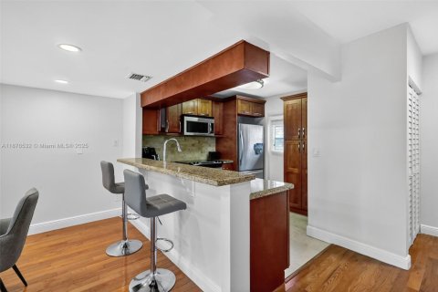 Condominio en venta en North Miami Beach, Florida, 2 dormitorios, 138.89 m2 № 1921092 - foto 5