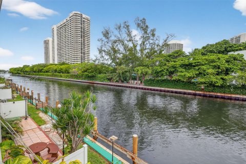 Condominio en venta en North Miami Beach, Florida, 2 dormitorios, 138.89 m2 № 1921092 - foto 25
