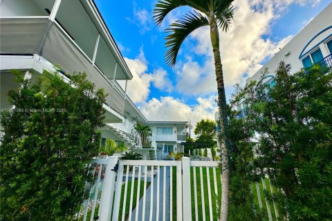 Appartement à louer à Bay Harbor Islands, Floride: 2 chambres, 134.71 m2 № 1855280 - photo 15