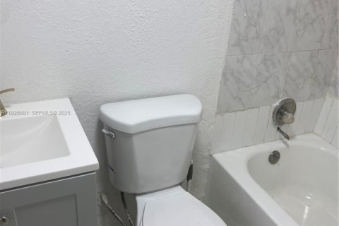 Villa ou maison à vendre à Pompano Beach, Floride: 3 chambres, 81.38 m2 № 1994951 - photo 27