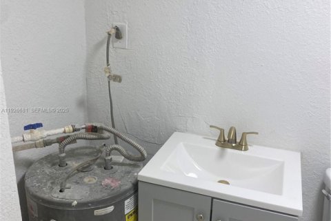 Villa ou maison à vendre à Pompano Beach, Floride: 3 chambres, 81.38 m2 № 1994951 - photo 30