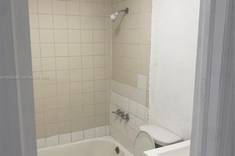 Villa ou maison à vendre à Pompano Beach, Floride: 3 chambres, 81.38 m2 № 1994951 - photo 23