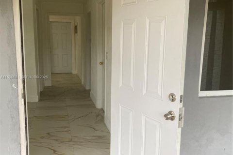 Villa ou maison à vendre à Pompano Beach, Floride: 3 chambres, 81.38 m2 № 1994951 - photo 3