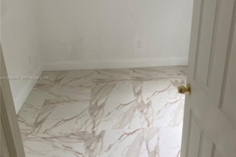 Villa ou maison à vendre à Pompano Beach, Floride: 3 chambres, 81.38 m2 № 1994951 - photo 28