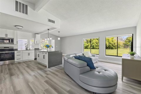 Villa ou maison à vendre à Kissimmee, Floride: 3 chambres, 139.35 m2 № 2196817 - photo 4
