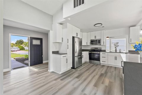 Villa ou maison à vendre à Kissimmee, Floride: 3 chambres, 139.35 m2 № 2196817 - photo 5