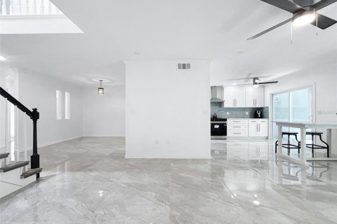 Adosado en venta en Clearwater, Florida, 3 dormitorios, 170.2 m2 № 1578157 - foto 4