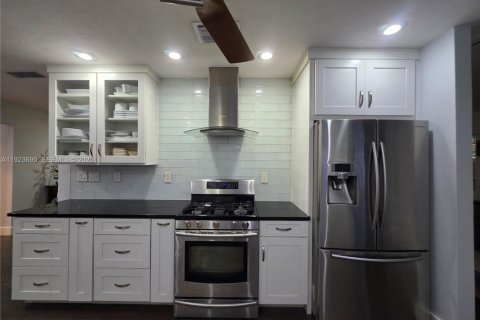 Купить виллу или дом в Майами, Флорида 3 спальни, 142.14м2, № 1985689 - фото 9