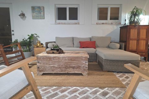 Купить виллу или дом в Майами, Флорида 3 спальни, 142.14м2, № 1985689 - фото 17