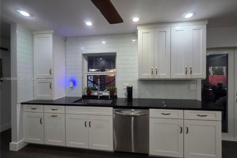 Купить виллу или дом в Майами, Флорида 3 спальни, 142.14м2, № 1985689 - фото 10