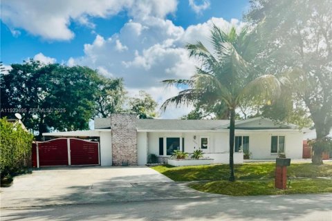 Купить виллу или дом в Майами, Флорида 3 спальни, 142.14м2, № 1985689 - фото 1