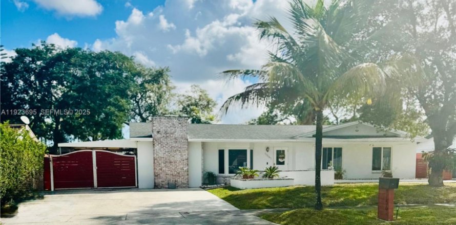 Дом в Майами, Флорида 3 спальни, 142.14м2 № 1985689