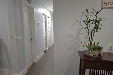 Купить виллу или дом в Майами, Флорида 3 спальни, 142.14м2, № 1985689 - фото 12