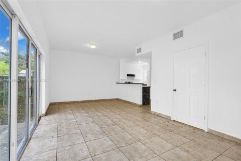 Купить таунхаус в Флорида-Сити, Флорида 4 спальни, 141.86м2, № 1993691 - фото 25