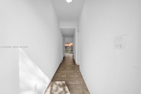 Купить таунхаус в Флорида-Сити, Флорида 4 спальни, 141.86м2, № 1993691 - фото 3