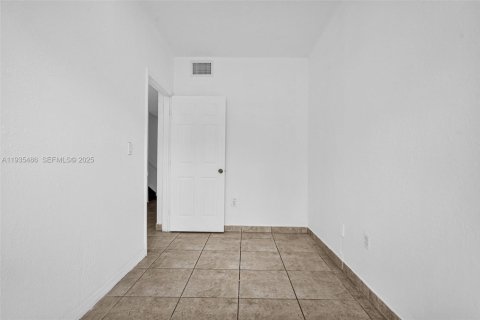 Купить таунхаус в Флорида-Сити, Флорида 4 спальни, 141.86м2, № 1993691 - фото 8