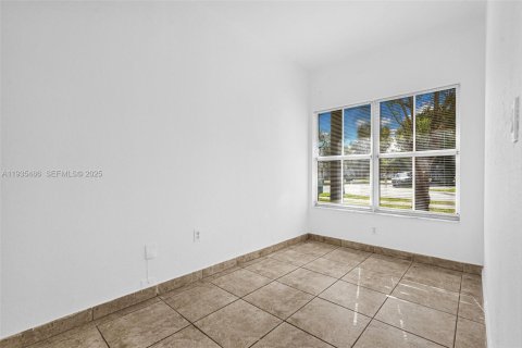 Купить таунхаус в Флорида-Сити, Флорида 4 спальни, 141.86м2, № 1993691 - фото 6